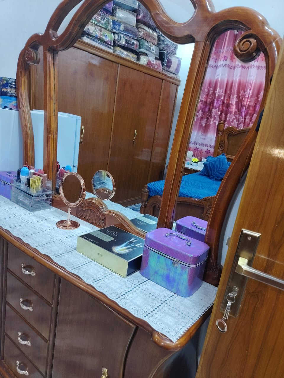 غرفه نجاره مستعمل نضيفه اي ضررمابيه صاج تفصال شراي مراسله او تصال مكان سماوه ***********)***********
