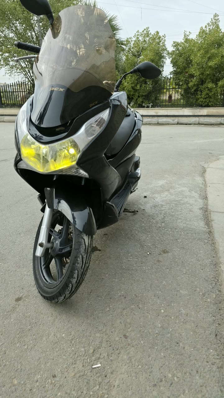 سلام عليكم pcx  جيل اول للبيع  ياباني JF
دراجة جديده نضافه 96% 
 125 ناعمه كلش وشلعتها تخبل 
 دراجه  جاهزه ما بيها نقص
السعر مليون و300 بيها مجال بسيط
العنوان : بغداد مدينه الصدر  
الاورفلي قرب العماره البرتقاليه
للاستفسار  : ***********
