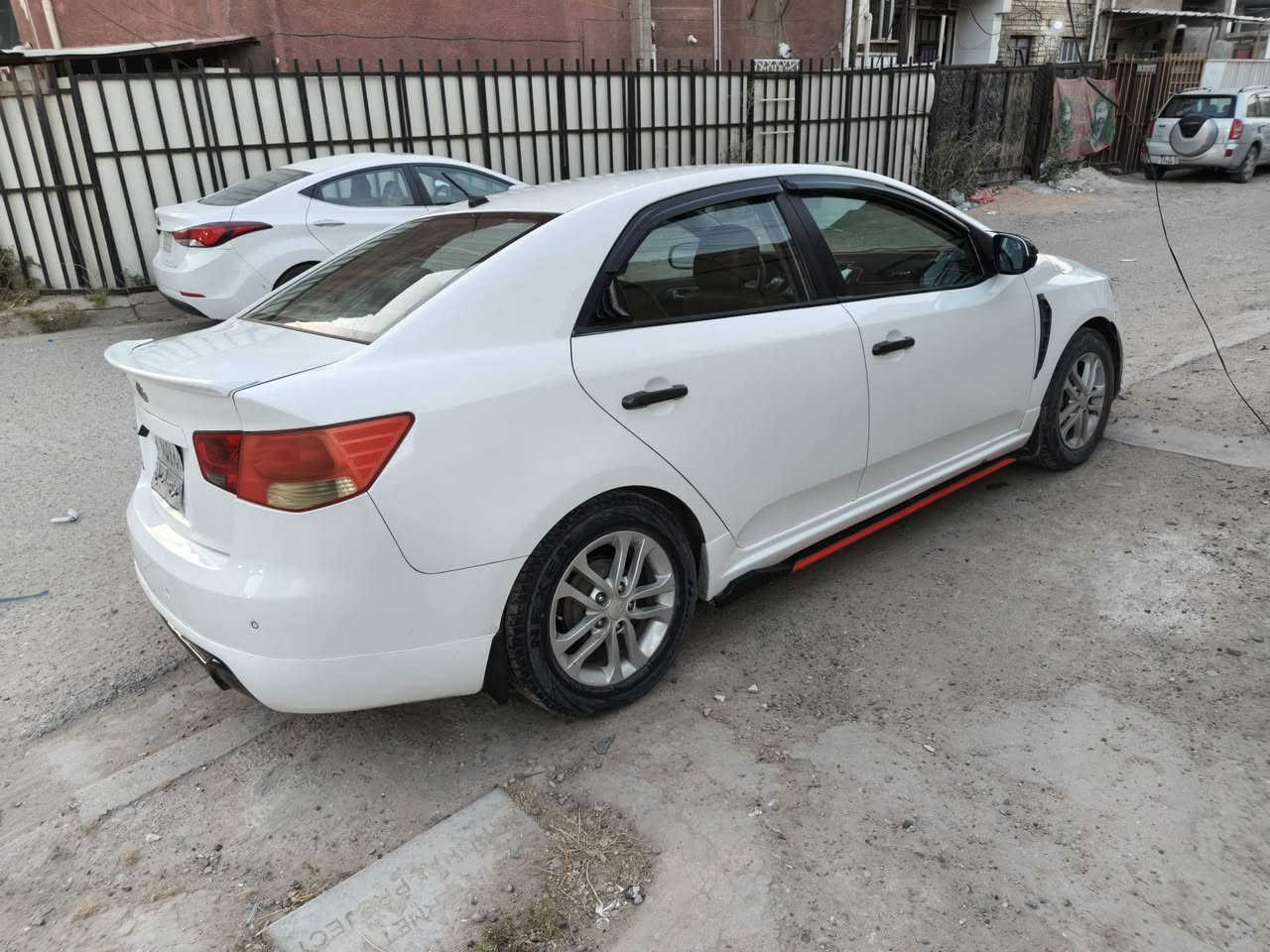 السلام عليكم سيراتو ٢٠١١ مصبوغه حزام السياره مابيها اي نقص منظومه تبريد جديده صدر امامي خلفي جديد كير ومكينه خير من الله  كهربائيات كلها شغاله السياره مابيها نقص رقم اربيل السياره صاحبها ميت وزوجته تكول ماعندي فلوس احط بلقاصرين اني ابيع حديد سعرها قفل ٥٠ ورقه وهذا رقمي ***********
