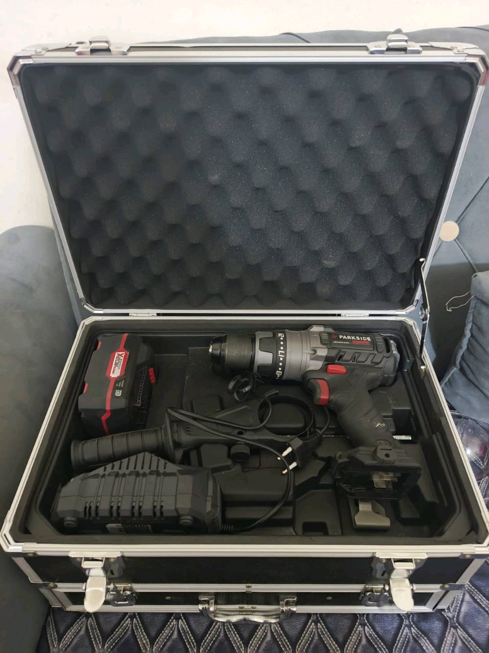 سلام عليكم 
دريل بريك سايد للبيع 
معه كامل الملحقات