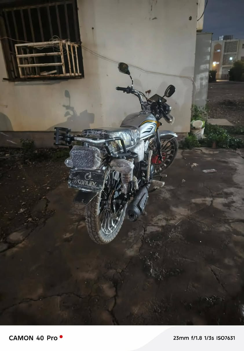 السلام عليكم
درجه 25 زيرو كامله بصمات عدد 2 سوياج عدد 2 
مكينه 200 لون يخبل 
850 وبيها مجال بسيط ورجئان المو شراي لا يعلق
مكاني صلاح الدين مجمع الدور 
***********
