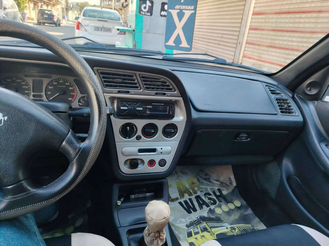 السلام عليكم للبيع بيجو ٣٠٦ فرنسي موديل ٢٠٠١ بيها صبغ نص باب خلف السائق بغداد الشراي يتصل ***********
