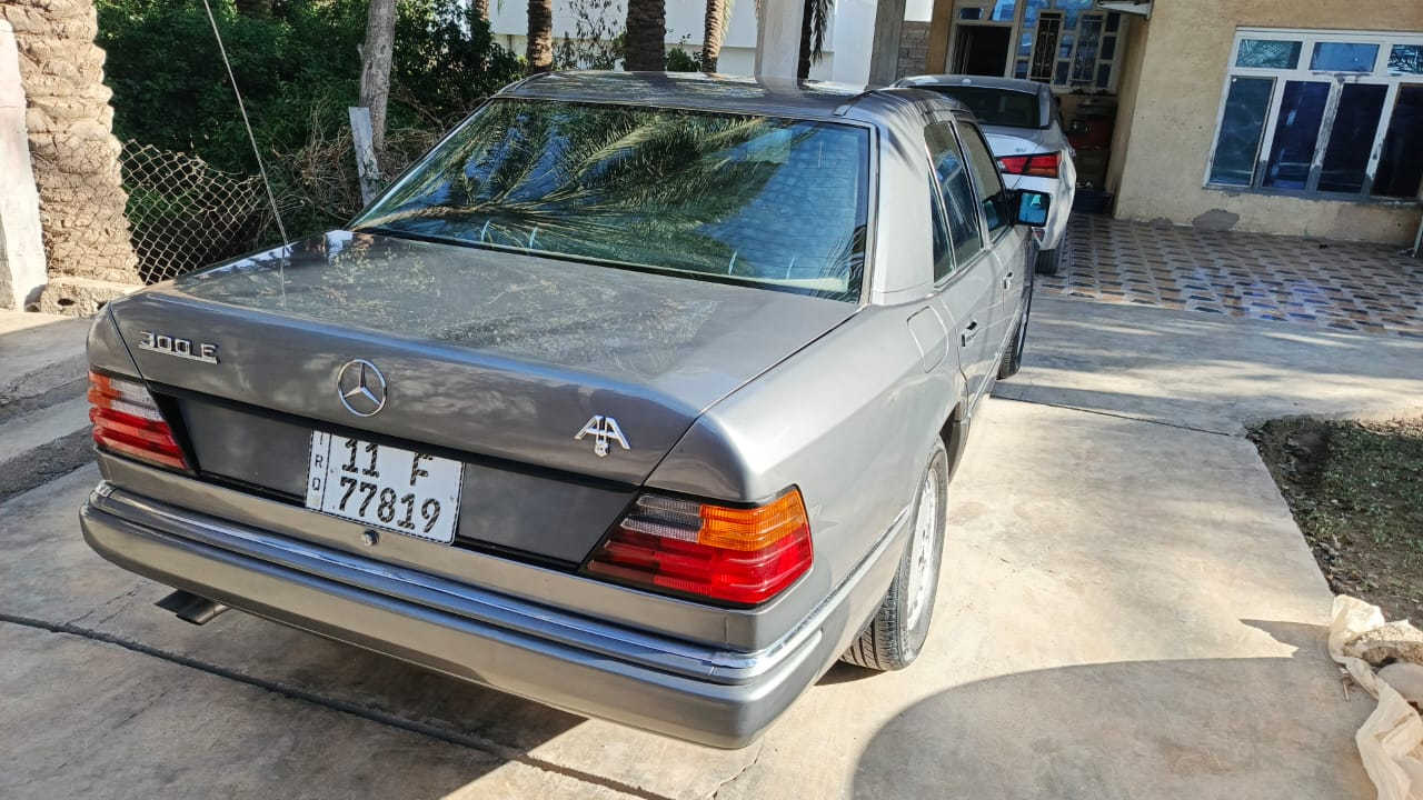 السلام عليكم 

مارسدس دب موديل 91 

كير محرك بطه 

رقم بغداد 

شرط التحويل 

صدر امامي خلفي جديد 

مصبوغه صبغ جديد 

كشنات جديدات مدوشمه 

السياره قبل لاتنصبخ شرط مكفوله من الصبغ 

السياره كلها ابلاديه قطرة معجون مابيها 

مصروف عليها ربع ماتحط عليها 

قبل شهرين جانت اب امكه

رقم صاحبها ***********
