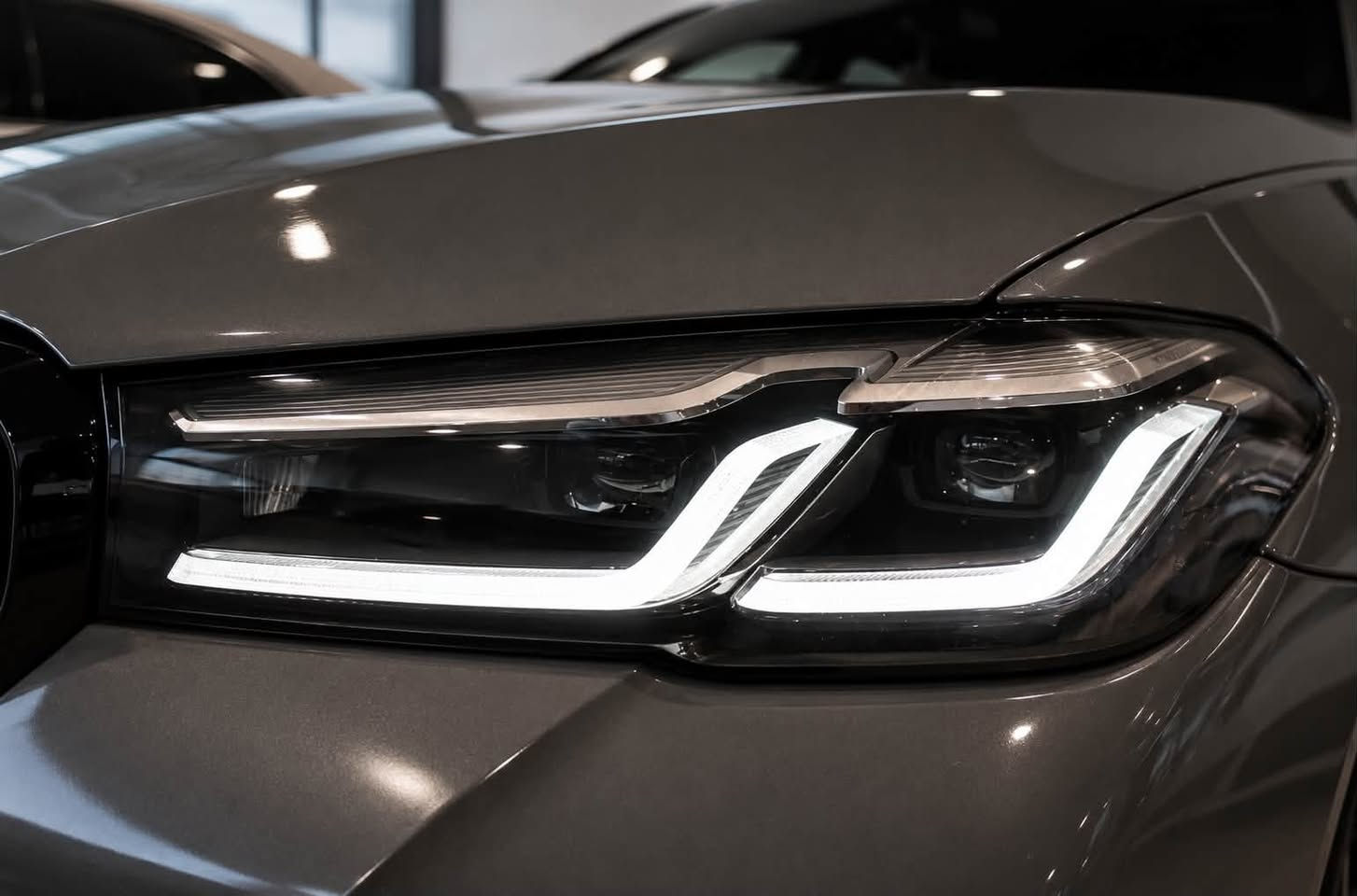 BMW 530i M Package

مۆدێل: 2021
وارد: ئەمریکی
ماوەی ڕۆیشتن: 80,000 Mile
ڕەوش: بستێک چامڵخ

مواصفات:

*  M Sport
* 2.0L TwinPower Turbo
* گیربۆکس 8 خێرایی Steptronic
*  (RWD)
* Smart Key
* Start / Stop
* شاشەی iDrive
* Apple CarPlay
* Digital Cockpit
* Head-Up Display (HUD)
* Camera  سانسووری پێش و دوا
* Ambient Light
* سیستەمی دەنگی Harman Kardon
* کورسی چەرم
* کورسییەکانی پێش کارەبایی لەگەڵ Memory
* پانۆراما
* دوو ناوچەی ساردکەرەوە (Dual Zone Climate Control)
* Adaptive LED Headlights
* Blind Spot Assist
* Lane Departure Warning
* Cruise Control

نرخ: 31,500$

BMW 530i M Package
جوانی لە هەموو هێڵێکدا، هێز لە هەموو جوڵەیەکدا، و ئارامی لە هەموو گەشتێکدا؛ ئۆتۆمبێلێک کە شکۆی BMW بە تەواوی نیشان دەدات.

⸻

باللغة العربية

BMW 530i M Package

الموديل: 2021
الوارد: أمريكي
الممشى: 80,000 Mile
الحالة: بستمك شامخ

المواصفات:

* باقة M Sport
* محرك 2.0L TwinPower Turbo
* ناقل حركة أوتوماتيكي Steptronic من 8 سرعات
* دفع خلفي (RWD)
* Smart Key
* تشغيل بالبصمة Start/Stop
* شاشة iDrive
* Apple CarPlay
* عدادات رقمية Digital Cockpit
* شاشة عرض على الزجاج HUD
* كاميرا خلفية مع حساسات أمامية وخلفية
* إضاءة داخلية Ambient Light
* نظام صوتي Harman Kardon
* مقاعد جلد كهربائية مع ذاكرة
* سقف بانوراما
* تكييف أوتوماتيكي ثنائي المناطق
* مصابيح LED Adaptive
* نظام مراقبة النقطة العمياء
* نظام التنبيه عند مغادرة المسار
* مثبت سرعة
* جنوط M
* زجاج مظلل

السعر: 31,500$

BMW 530i M Package
حضور يلفت الأنظار، أداء يفرض احترامه، وتجربة قيادة تعكس المعنى الحقيقي لهوية BMW

للمعلومات/
***********
***********

Location/ 
BALEN CARS
https://maps.app.goo.gl/prz5bVL7eHQKwQHu9?g_st=ic

NEXO AUTO
Buy • Sell • Advertise
Premium Car Marketplace

#BMW #BMW530i #LuxuryCars #Erbil #BMWIraq #sulaimanyah #iraq #baghdad #basrah #najaf #karbala #duhok #zakho #karkuk #germany
