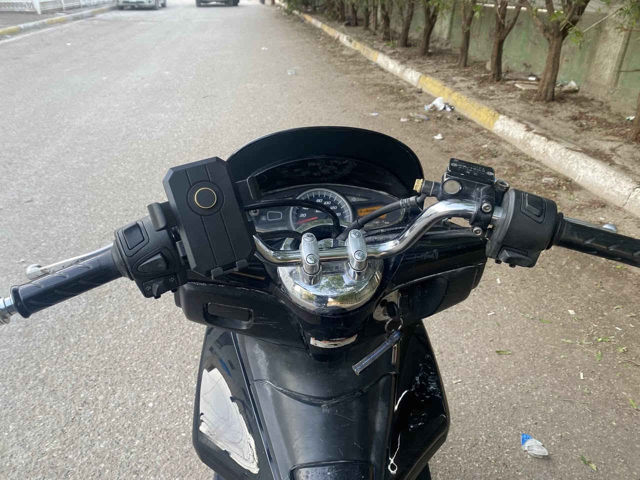 سلام عليكم عندي دراجة pcx حجم 150iياباني اصلي جيل الأول ستان كهربائي حساس ازدحام شلعه معدل مكينة كله جديد مكان بغداد الرصااااافه السعرررر مليون  للاتصال ***********
