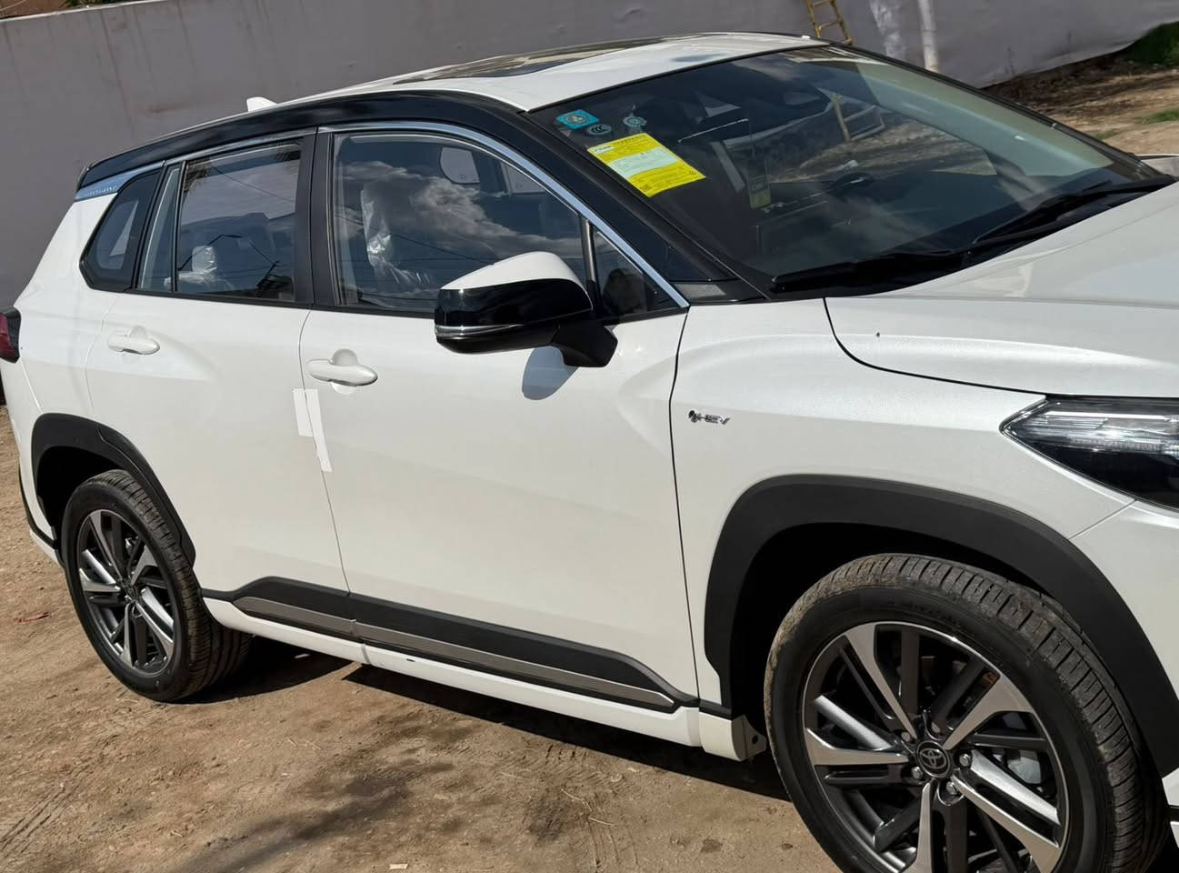 السلام عليكم 
كورلا فرونت لاندر للبيع موديل 2024
سياره زيرو ماشيه 5الف
سياره فول مواصفات 
بيها باب الصدر بارد فقط
مفتاح التشغيل بصمة
سلايد روف
دفع ثنائي FWD
!! اريل نفكيتر
لايت زينون + LED
LED بك لايت
دخول بصمة ذكي
حجم الاطار 215/60R17
4 دسك
حساس ضغط الاطار
اشارة في المرايا الجانبية
المرايا قابلة للطي
AIR BAG 8 عدد
هاند بريك كهرباء
ABS
دشبول ديجيتال
Apple Car play żüLü
كاميرا خلفية
Cruise مثبت السرعة
رادار
نحديد المسار
تحكم مقود
Bluetooth / USB I
المقاعد جلد
حركة مقعد السائق كهرباء
مثبت مقعد الطفل ISOFIX
تبريد شاشة مناخين منفصلين
قطعتين تبريد
Drive Mode أوضاع القيادة
Auto Hold أوتو هولد
نظام مانع الانزلاق
شاشه كبيره
تدفئه تبريد فول
السياره زيرو وجديده 
السعر 30 مليون
للستفسارر ***********
