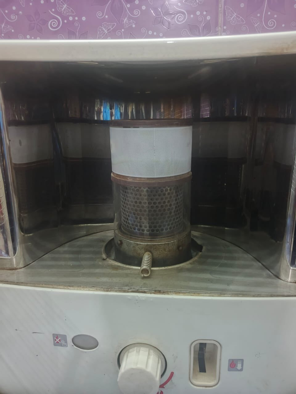 مدفأة نفطية ام الگلن نظيفة كلش سعرها 60 قفلها مكاني الدوره حي الصحه ***********
