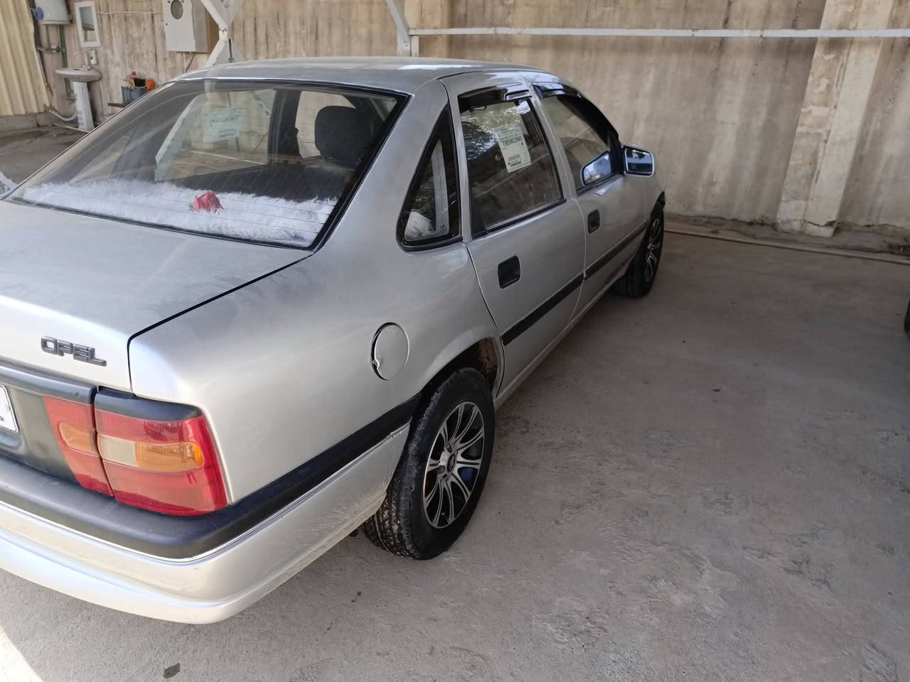 للبيع فيكترا موديل 1992 محرك وكير شرط سيارة مصبوغ جمالية  دوائر ودوسات مصلح فقط شرط التحويل رقم ***********
