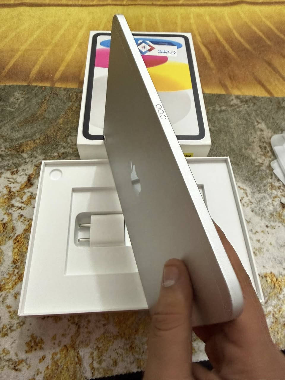 السلام عليكم للبيع ايباد 11 A16 ذاكره 128 عدد دورات الشحن 30 استخدام قليل مكفول حته من الخدش مكاني بصره تنومه  السعر 500 الشراي يتصل وبلخدمه ***********
