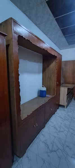 كنتور سليمانية شغل قديم درجة ممتازة طول مترين ونص والارتفاع مترين و 10 والعمق 60 نضافة جيدة للبيع السعر 180 بي مجال شي بسيط
*********** 
سايدين ال 55 مقابيل ملعب دوميز قرب اق صو مول كركوك
