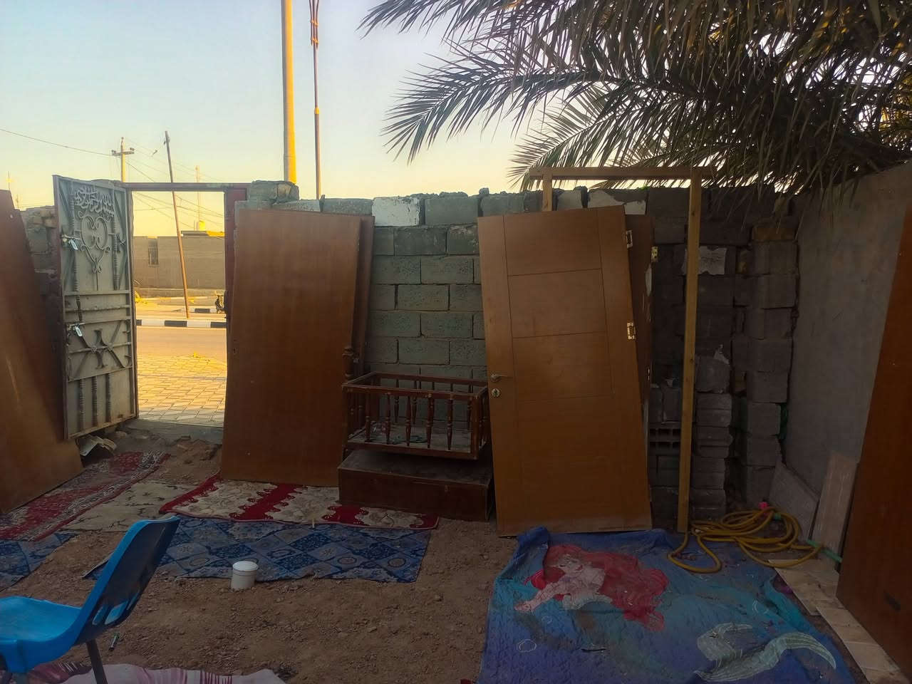 السلام عليكم اسواق سفوان الرميثة حي المهندسين 

بسايدين الجدد قرب مدرسة الثانويه العراقيه للبنين 

المدرسة الاهليه او قرب مجمع الامير 

تنويه لجميع العنوان مو محل العنوان بيت 

على شكل مخزن 

ومتواجد في جميع الاوقات 

الصبح الظهر العصر بليل موجود 

ومتواجد على الواتساب وعلى الفيس 

يوجد لدينا ابواب خشب صاج سادة اللون احمر 

واللون الثاني اسود واللون الثالث بيذنجاني 

الاسعار مال المفرد ثابت سعر الباب الواحد ب25 الف 

بدون جرجوبه بدون يدات بدون صبغ 

بنسبة للقياسات متنوعه 

القياسات بدي 

هاي كل القياسات الموجودة عندي

اما بنسبة للبيبان ترة البيبان بدون جراجيب 

وبدون يدات 

ارقام الهاتف الخاصه بيه 

*********** واتساب انسته 

*********** واتساب انسته 

*********** واتساب انسته

طول 203 والعرض 90

طول 199 والعرض 90

طول 188 والعرض 89

طول 189 والعرض 89

طول 196 والعرض 89

طول 200 والعرض 89

طول 212 والعرض 90

طول 212 والعرض 87

طول 207 والعرض 89

طول 204 والعرض 87 

طول 200 والعرض 91

طول 200 والعرض 92

طول 214 والعرض 97
