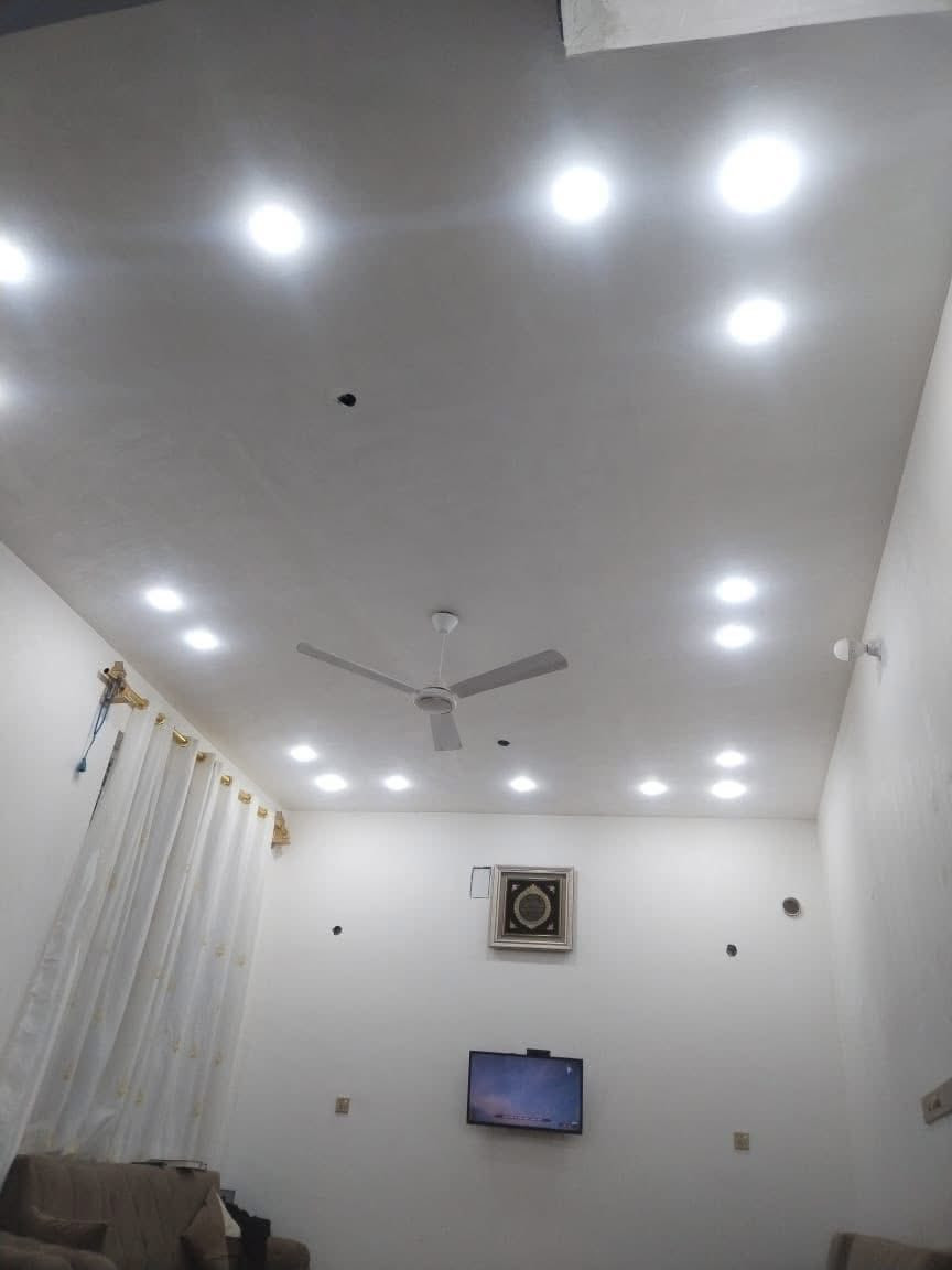 السلام عليكم بيت مساحه 200 مطلوب اسكان بلحبيليه مقاطعه 51 بناء حديث جاهز للسكن ونقص بي ارضيه ولبيت مسكون حاليا قريب عله لتبليط بناء غرفتين وصاله ومطبخ حار وبارد وصحيات ومناور واستقبال وصاله بلطابق الثاني مطلوب ٤٧ بلشهر تدفع ٣٠٠ ومقدمه ١١٥ وبي مجال للتواصل ‭0788 961 5746‬
