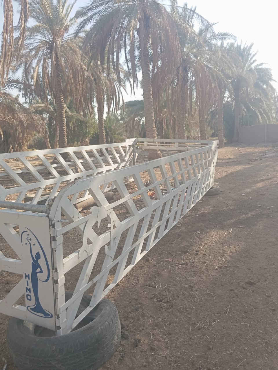 السلام عليكم محجر للبيع طوله سته وربع***********
