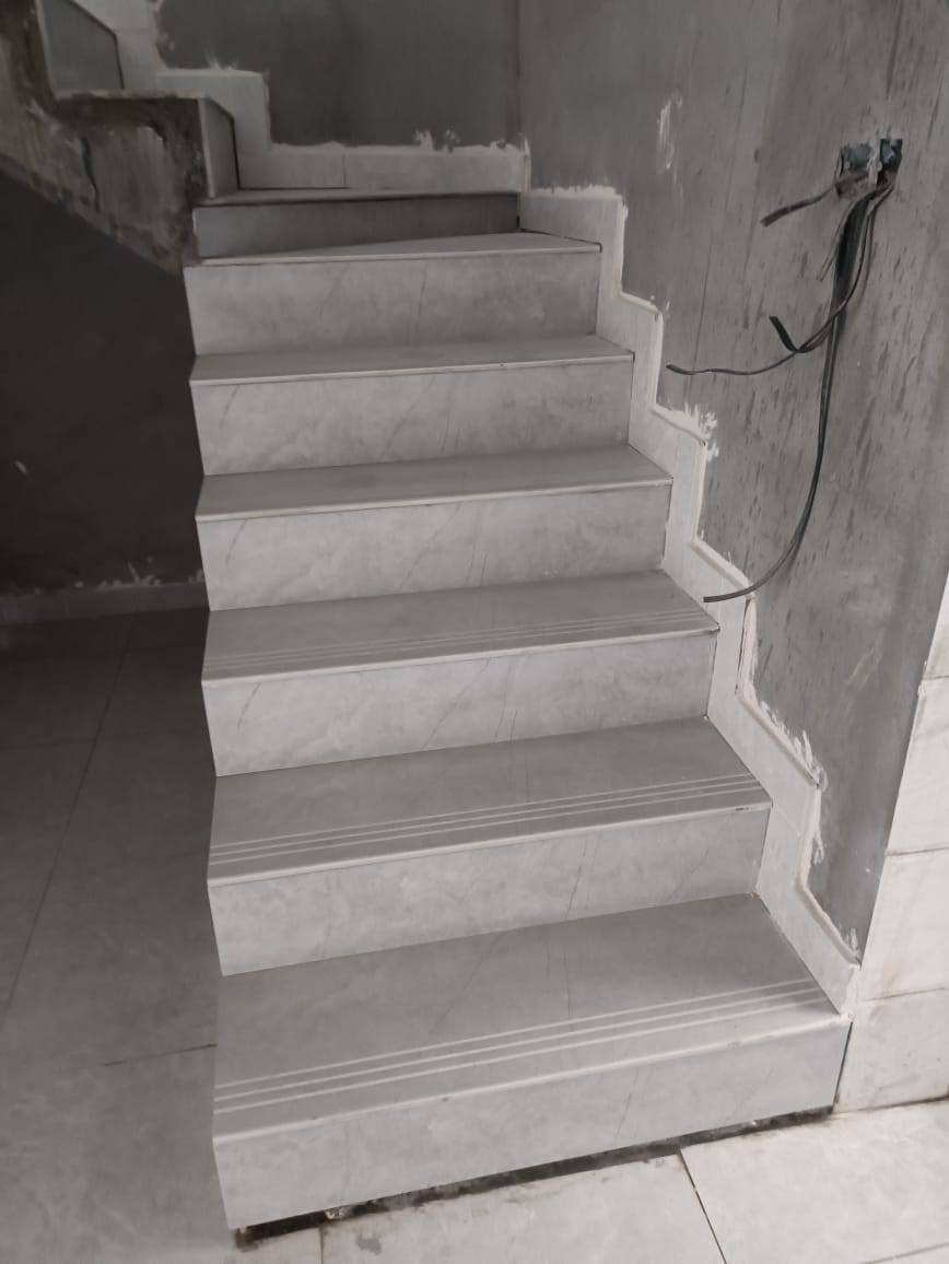 السلام عليكم خلفه سيراميك
اشتغل
1_جدران
2_الارضيه
3_درج
4_لزاره
5_الواح
شغل درجة ولى استلام مهندس
***********
