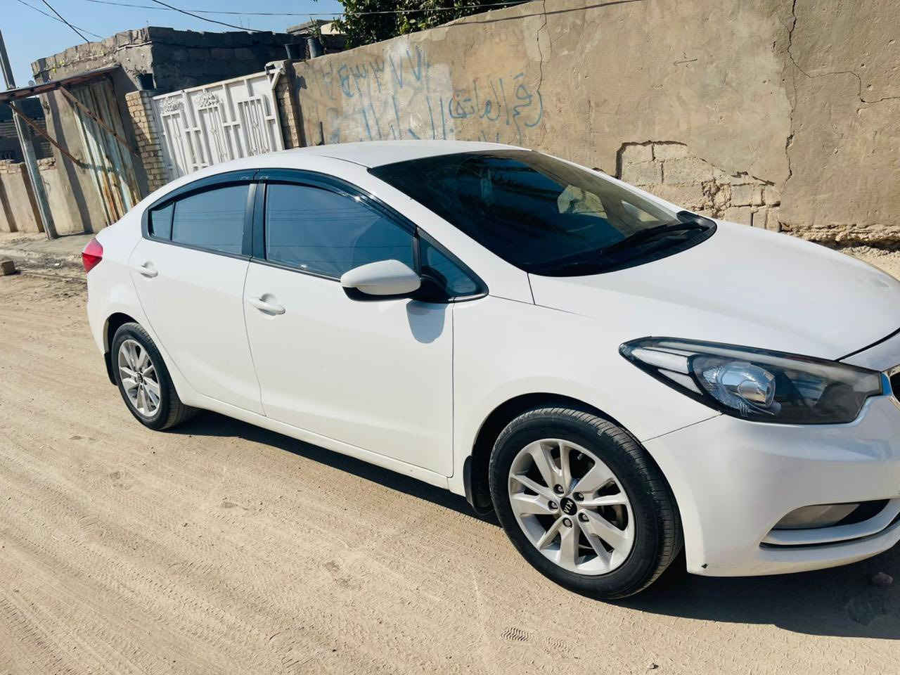 السلام عليكم 
سيراتو ٢٠١٤ خليجي
نص فول شاشه ويل كب 
صدر جديد 
تحكمات ستيرن
خمس قطع صبغ بدون معجون
بابين والجاملغ الخلفي والبنيد 
رقم سلمانية بسمي تريد تحويل أو وكاله
السياره  جديده بمعنه الكلمه 
مكاني واسط الزبيدية شارع المعارض معرض الحسن 
السعر ١٠٣ وبيه مجال 
رقم ***********
