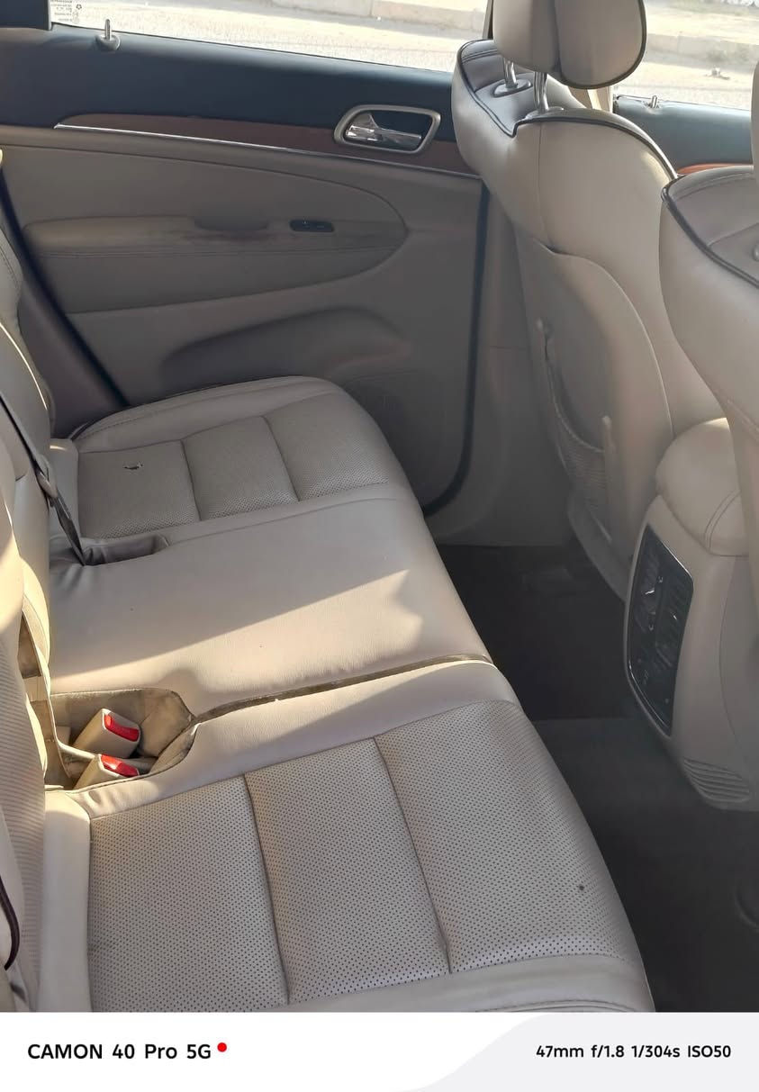 جيب للبيع ٢٠١١
فول مواصفات الأخير اعلى فئه 
محرك ٣٦٠٠ مكفول كير مكفول 
ماشيه ١٢٥ بيها قطعين كلير وحادثها جنطه وجاملغ ***********
*********** واتساب السعر ١٤٢ وبيها مجال بسيط تخم تاير قبل سبوع شاده سياره ربع ماناقصها جديده
