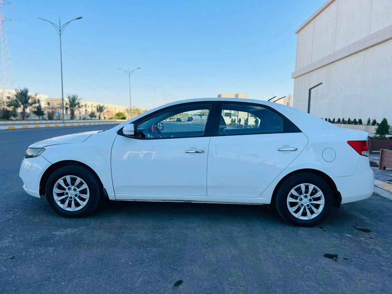 السلام عليكم
سيارتو ٢٠١٢ خليجي 
محرك تبريد شرط عالفحص 
كير ٦نمرة شرط 
تخم تاير صدر جديد 
المواصفات نص فول
والسونار مرفق ميحتاج اذكر شي بدوون اي دواخل 
سيارة مال جناي مامتعوبة رقم اربيل دولي تحويل مباشر 
السعر ٨٧ وبيها مجال حك الجية مكاني تكريت 
***********
