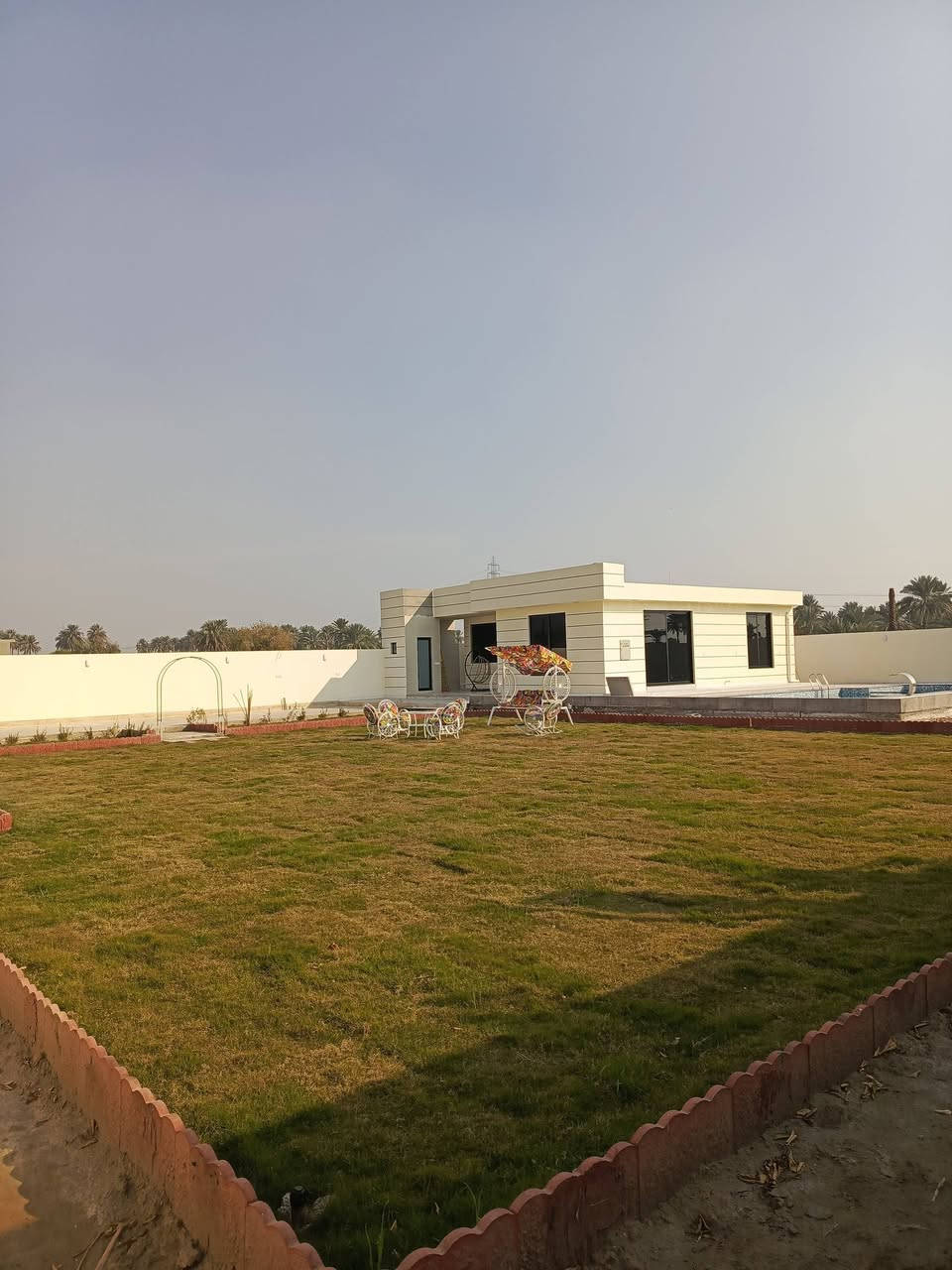 السلام عليكم
مزرعة ارض الآمال الدورة عرب جبور مجمع السفير يتوفر حجز يوم الخميس والجمعة استفسار ***********
