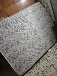 للبيع نظيفات اثنينهم ب٧٥ سرير خشب كامل ثكيل مع الدوشك نظيفه اتصلو عل  ...