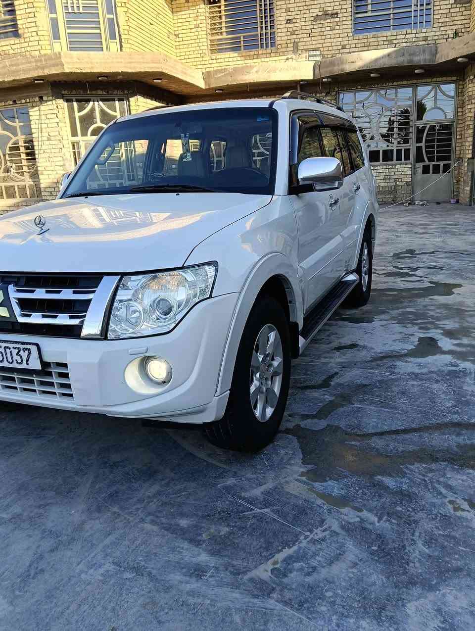 السلام عليكم للاستفسار *********** للبيع باجيرو 2014 حبتور فول موصفات معروفه موصفات الحبتور رقم بغداد باسمي مكفوله من الضربة والصبغ بيها بارد فقط بجاملغ الامامي كير مكينه حداديه كله جديد
