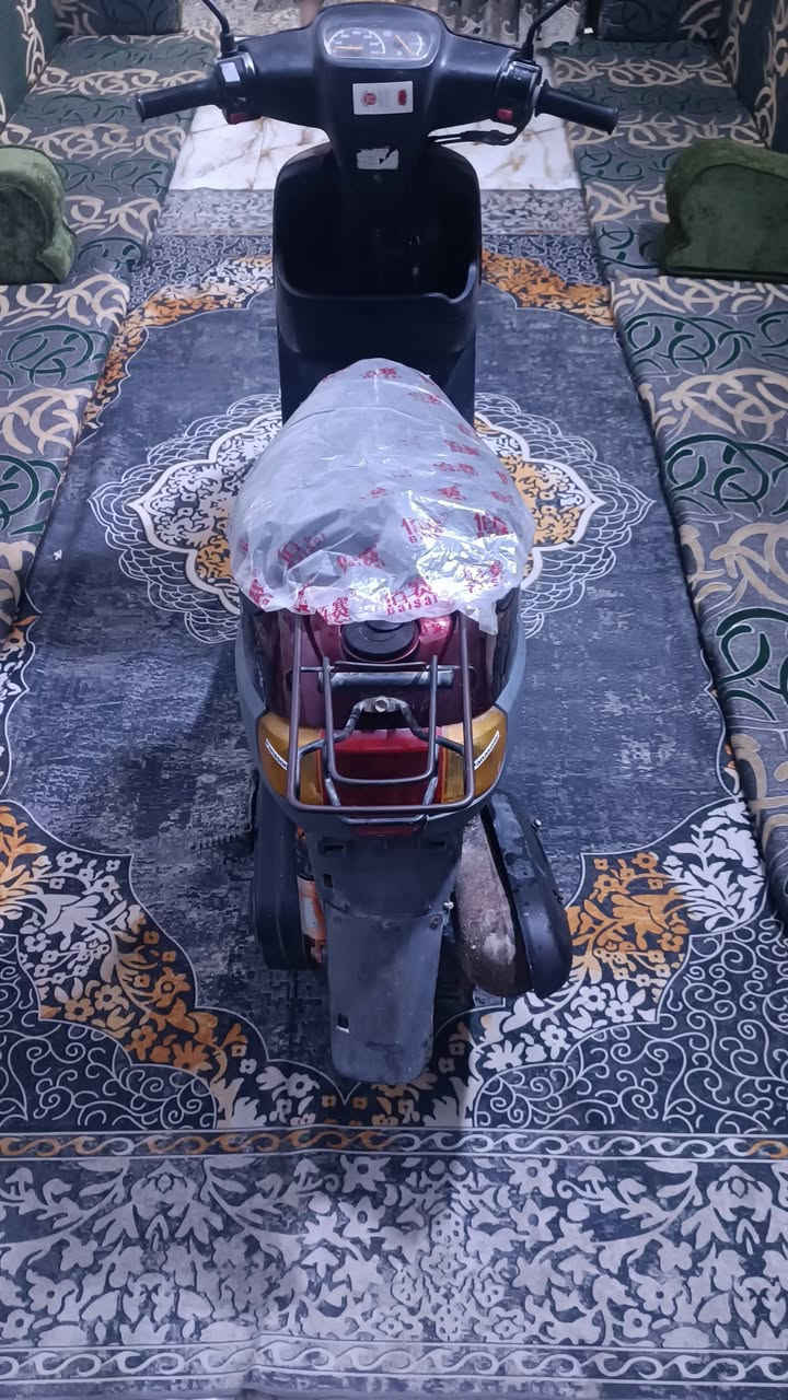للبيع دراجه بطة ياباني  مامفتوحة دراجه حلوة كلة شغال هندر واحد كهربائيات كلة شغال نقصها باتري دراجه حلوة افحص وقتنع السعر 250 بيهة مجال بصيط مكاني كربلاء حي الغدير يم الصورة مقابيل السوك للاتصال *********** متواجد واتساب كذالك
