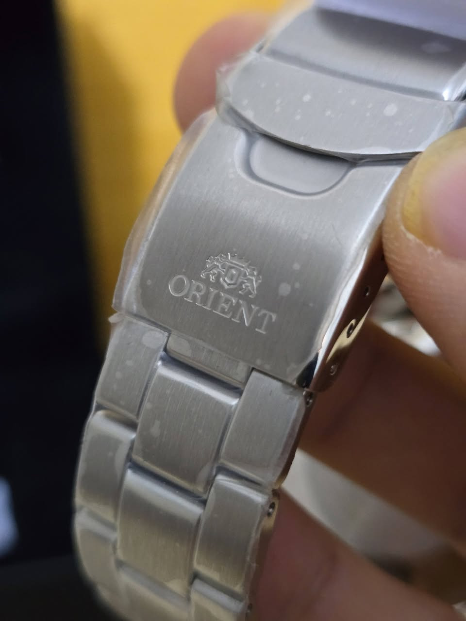 اورينت نيو ماكو كامسو [ مديل الببسي ] كاملة المرفقاة تجيك بالعلبة الاصلية ودفتر الضمان الكرنتي والكيس
⬛ موديل:  RA-AA081019       صنع في: اليابان 

❗️أصلي ضمان دولي لمدة عامين من تاربخ الشراء 
✉️ شحن داخل العراق  
تواصل واتساب ***********☎️
⠀..................................
⬛️ الحركة: أوتوماتيك 
⬛️ سلسلة: RA-AA081019
⬛️ احتياطي الطاقة 40 ساعة
⬛️ سهولة الرؤية في الظلام عقارب وارقام لامينوس 
⬛️ الوظائف: اليوم التاريخ الساعة الدقيقة الثانية
⬛️ طوق دوار توقيت ثانوي 
⬛️ السير: معدني ستانلس ستيل المقاوم 
⬛️ الزجاج: زجاج ياقوتي مقاوم للخدوش 
⬛️ مقاوم للماء: الجيل الرابع من ساعات الغوص قفل بحري 200 متر تحت عمق البحر 
⬛️ القطر: 42ملم
⬛️ الكثافة السمك:١٢٨مم
⬛️ الجنس: ذكر
⭐️ الأكثر مبيعاً..... لا تشيل هم للسعر.
