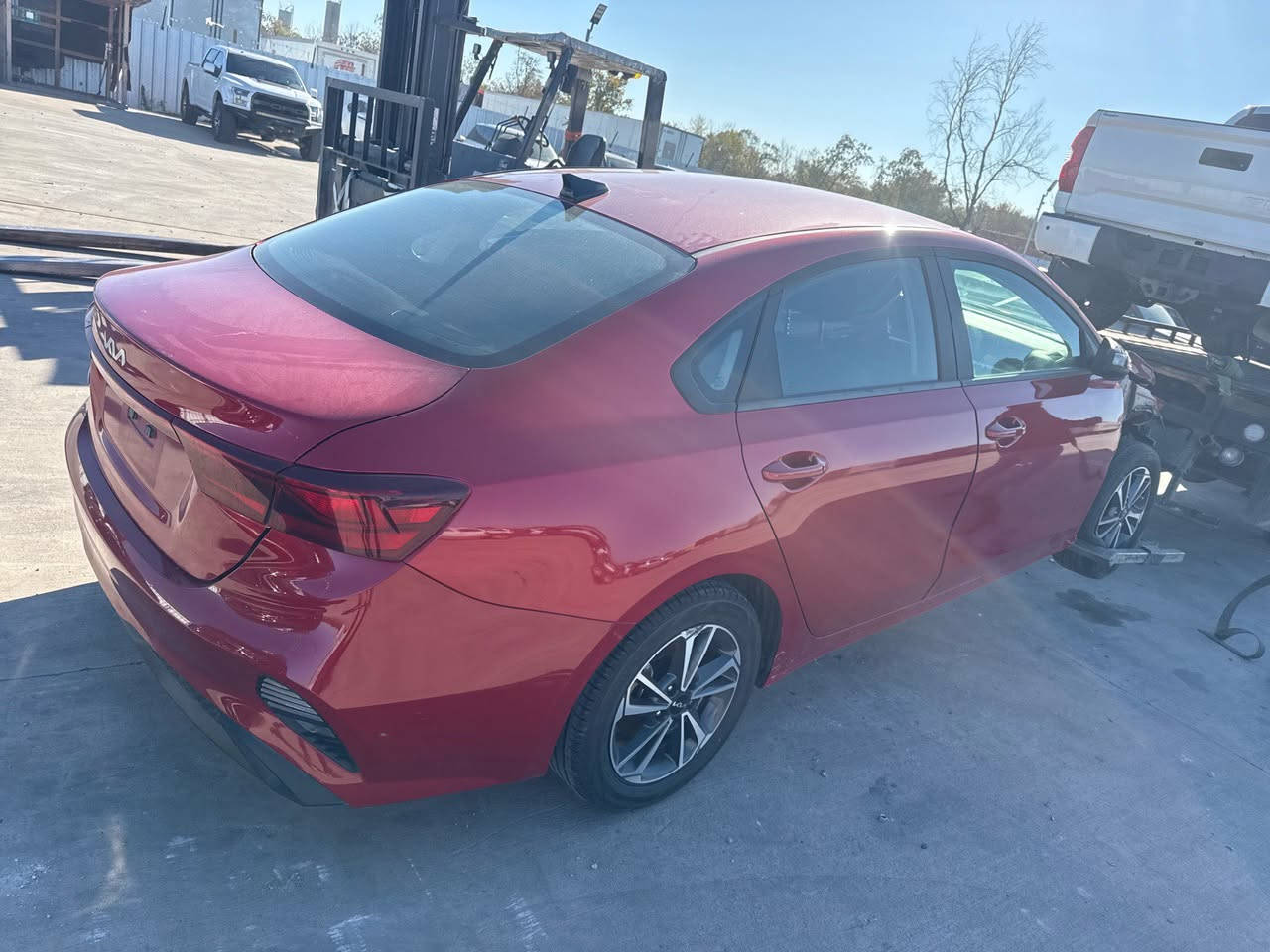 السلام عليكم كيا فورتي موديل 24 بدون ايرباك السياره  ماشيه 10 تالالف حاليا بالعقبه حادثه جاملغ كما موضح بالصوره بالإمكان تدخل ع كتاب الشهداء او حره للاستفسار  ***********
