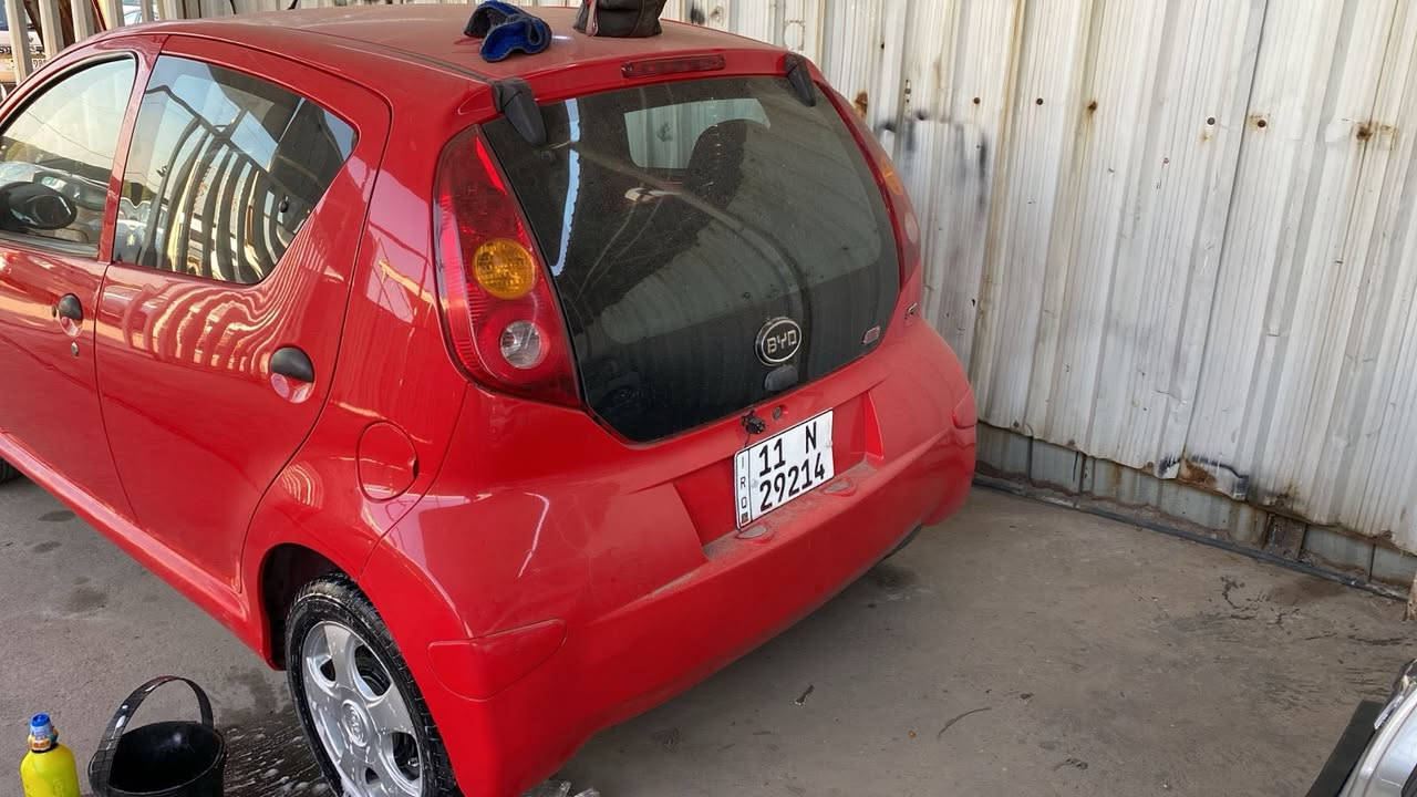 بي واي دي 2014 مبيها ٲي ضرر ولا صبغ بس بالدوسة من جهة السايق عارضتها ب 62 وبيها مجال بسيط جداً السيارة جاهزة ونضيفة مكاني زيونة ***********
