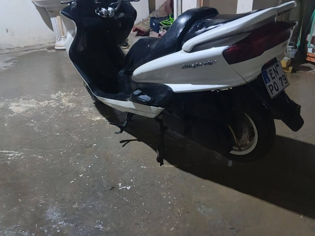 السلام عليكم شباب دراجه ماجسته دبل رون كهربائيات كلها شغاله مابيها نقص لو بكد الشعره باتري جديد نضافه كدام عينك اشاير لايتات عالي ناصي لايت بريك سكن كله شغال نضيفه الدراجه اوراقها كامله اصولي مو كلك نفس باقي الماجسته هاي كامله منفيس واوراق بس ترقم للبيع او مراوس السعر 750 وبيها مجال قليل حك جيتك المكان فلوجه قريه المختار للاستفسار خاص او اتصل او واتساب ***********
