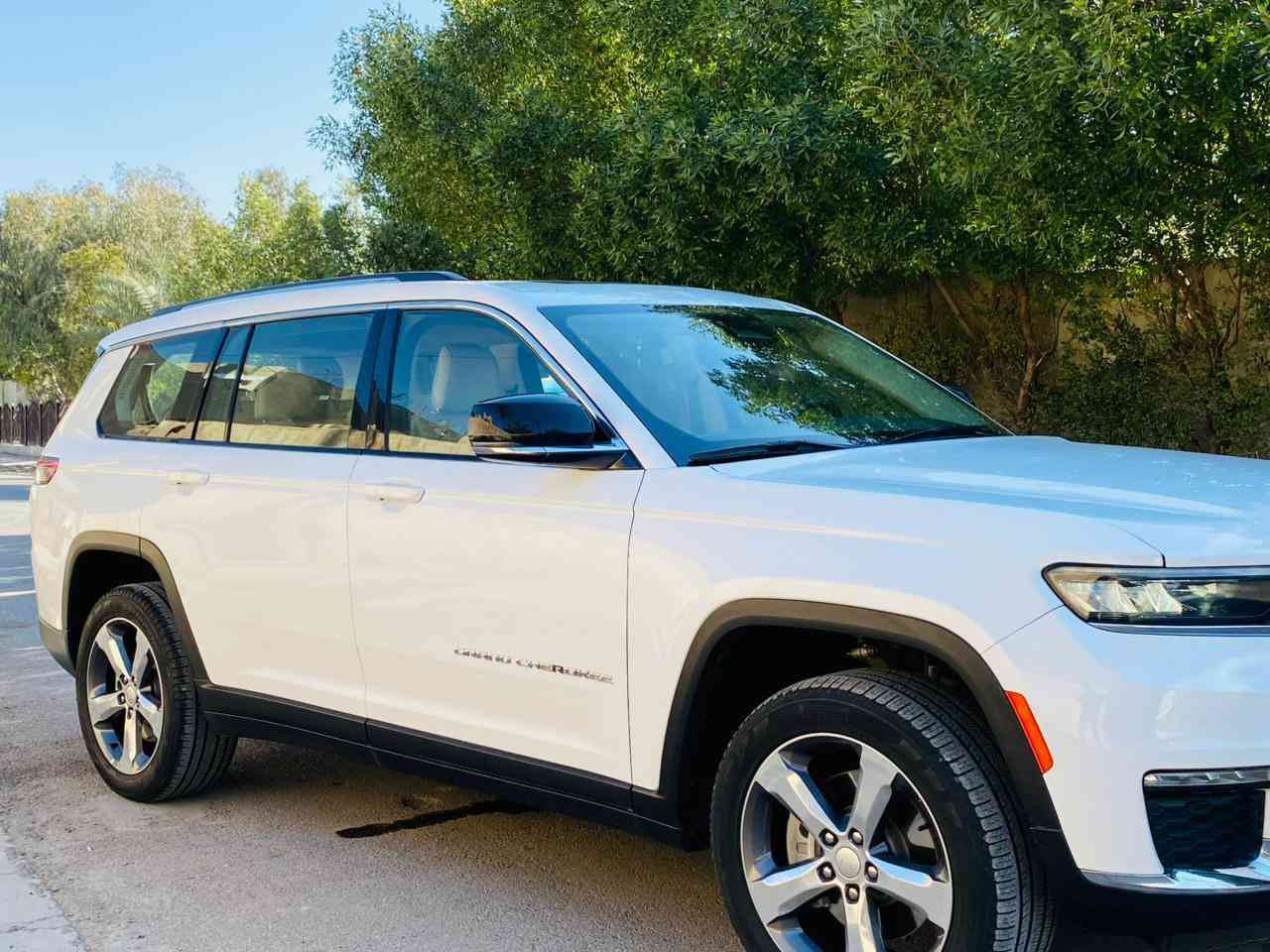 جيب موديل 2021 
خليجي
مكفولة 
ماشية 60000km
لميتد limited 
فول مواصفات 
سبعة راكب 
ستة سلندر 3.6L
رادار أمامي 
تحديد مسار
مثبت سرعة تفاعلي 
نقطة عمياء 
حساسات خلفية +كاميرة خلفية 
نظام توقف ذاتي عند الرجوع للخلف 
نظام توقف للطوارئ للمشاة 
دفع رباعي
بنوراما
كشنات جلد: 
الأمامي تدفئة +تبريد 
الخلفي تدفئة
كاميرة داخلية
السيارة جديدة و نظيفة
السعر $335
او       33500$

للاستفسار
***********
***********
