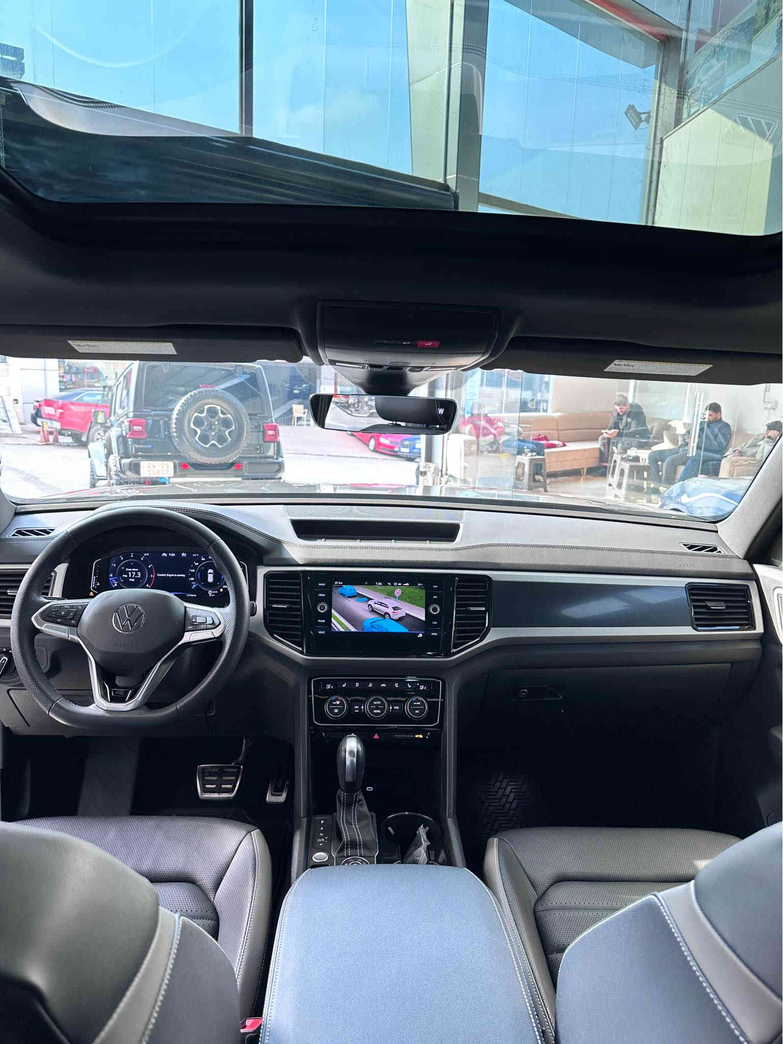 وصول الجديد فولكسفاغن اطلس SEL R_LINE PREMIUM CROS SPORT  محرك V6 تنفس طبيعي سيارة فول مواصفات واحد على واحد 

رقم السيارة : بدون رقم يترقم شمالي 
موقع السيارة : دهوك 
نوع السيارة : اطلس كروز سبورت ار لاين بريميوم اعلى فئة 
موديل السيارة : 2023
المسافة المقطوعة: 13.000 ميل 

مواصفات: 1/1 

بصمة تشغيل 
بصمة ابواب 
تشغيل عن البعد 
كراسي جلد كهربائي وخزن 
كراسي تدفئة وتبريد 
كراسي خلفية تدفئة 
اوتو بارك 
شاحن وايرلاس للجوال 
مداخل USB وتايبسي 
بانوراما 
صندوك كهربائي 
حساسات امامية خلفية 
كاميرات فتل 360 درجة 
سستم سماعات Fender Premium
لايت زينون LED مع عدسة متحركة ترحيب 
ستيرن تدفئة 
نظام اوتو ستوب 
رادارت فتل 
رادار مانع تصادم انامي 
رادار خلفي 
رادار خروح عن المسار 
رادار نقطة عمياء جانبي مري 
كيجات الكترونية مع حزمة اشكال 
صندوك كهربائي 
الابواب اضاءة ترحيب علامة فولكسفاغن 
مودات القيادة ثلج + ايكو + نورمال + كوستوم 
مرايات قابلة للطوي كهربائي 
ستاير خلفية بردات 
هوك خلفي 
دفع رباعي فورمتيك 
الويل 21 اينج 

سيارة بيها بعد مواصفات عديدة 

ملاحظات: بدون صبغ كفالة عامة عدا شبر بارد جاملغ امامي بدون دواخل بدون ايرباك سيارة جديدة ما شاء الله 

السعر 33.500$ 

للأستفسار :

***********
*********** سميل
