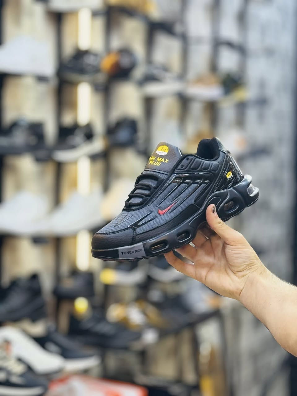 🔥👟✨ وصل الجديد وبقوة ✨👟🔥

🇻🇳💎 حذاء Tn الفيتنامي الأصلي 💎🇻🇳
ستايل فاخر 🔥 وخامة مرتبة جداً 😮‍💨👌

🎨 متوفر بـ 3 ألوان مميزة جداً:
🔵 أزرك
⚫ رصاصي طوخ
⚪ أبيض

📏 القياسات المتوفرة:
4️⃣1️⃣ — 4️⃣5️⃣

💯 راحة ✨ جودة ✨ فخامة ✨
مناسب للطلعات 😎 والسهرات 🔥 والاستخدام اليومي 👌👟

🚚✨ متوفر توصيل إلى جميع محافظات العراق 🇮🇶
وبأسرع وقت ⏰🔥

📍 العنوان:
خانقين — عمارة شاكر رضا — الطابق الثاني 🏢✨

📩 للحجز والاستفسار راسل الصفحة فوراً 📲🔥
والكمية محدودة جداً جداً 😍⚡

👟🔥 لا يفوتكم الجديد 🔥👟
الفخامة تبدأ من عدنا 😎✨


**إذا كنت صاحب هذا الإعلان وتريد حذفه لأي سبب، رجاءا أرسل رسالة إلى الدعم الفني**