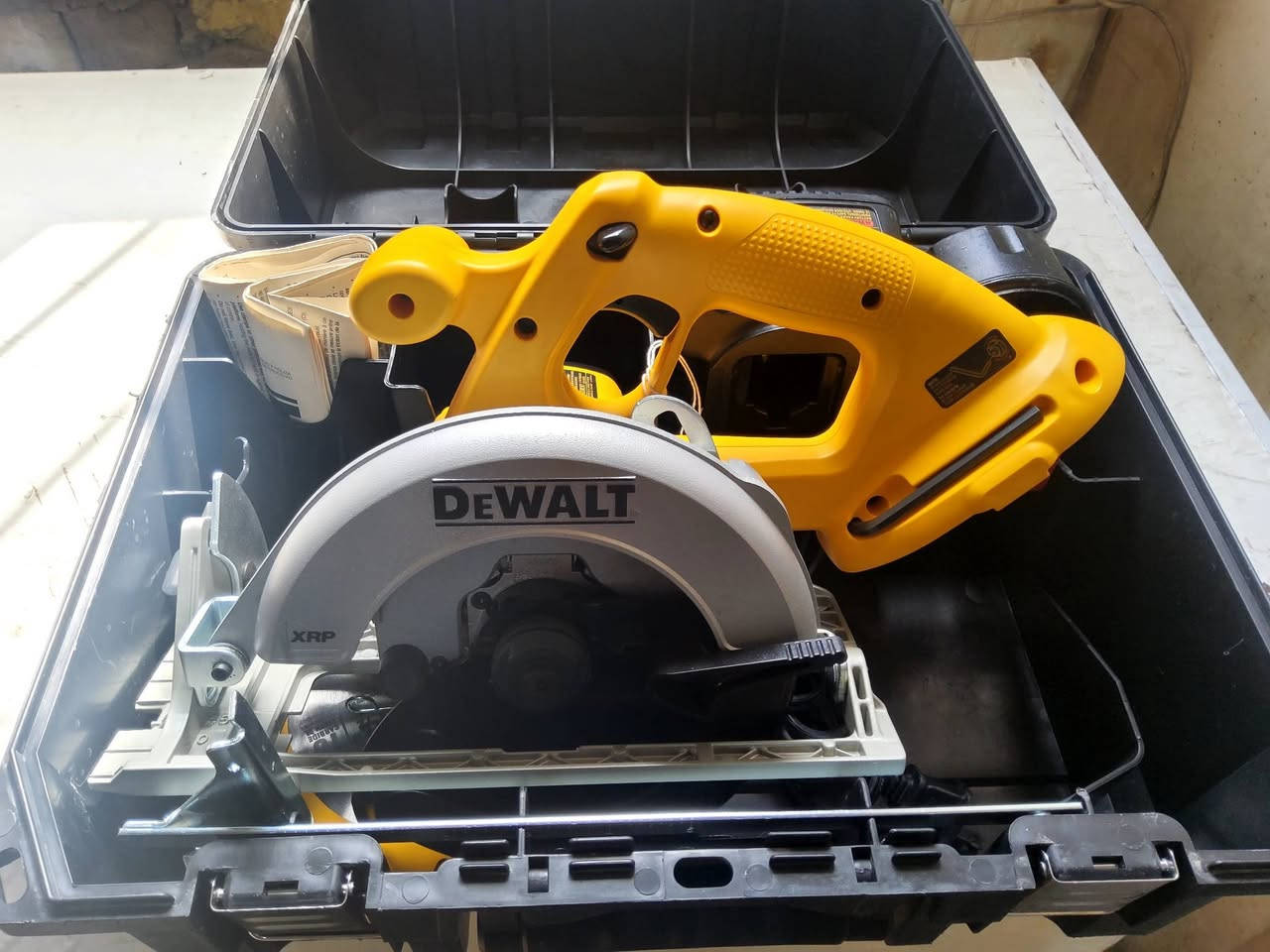 السلام عليكم . ميشار قرصي غير مستخدم .يحتاج بطارية فقط.سعرة ١٠٠ ألف مكان الشعب لايوجد توصيل للاسف. خاص او الاتصال . ***********
