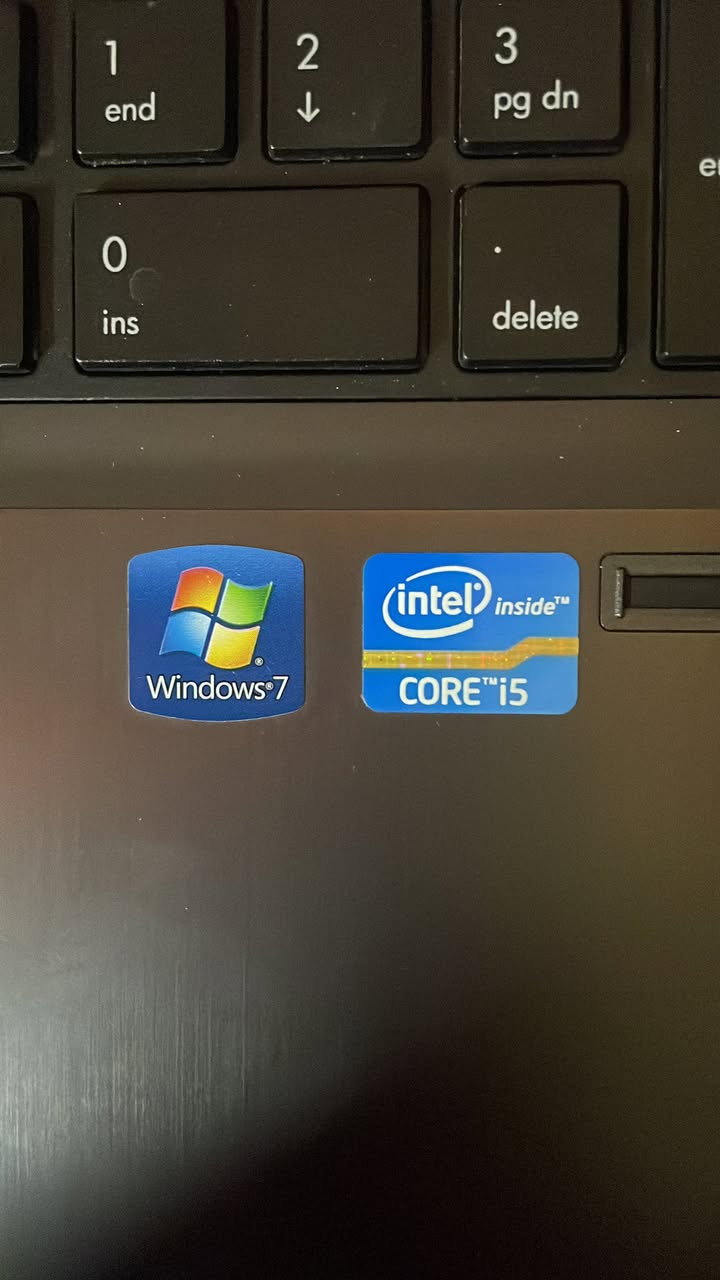 � لابتوب HP ProBook 6570b للبيع

لابتوب عملي ومتين، مناسب للدراسة، العمل المكتبي، والتصفح.

المواصفات:

 • 🔹 المعالج: Intel Core i5-3230M بسرعة 2.60GHz
 • 🔹 الذاكرة (RAM): 8 جيجابايت DDR3
 • 🔹 كرت الشاشة: Intel HD Graphics 4000
 • 🔹 التخزين: هارد HDD سعة 466 جيجابايت (Toshiba)
 • 🔹 النظام: Windows 64-bit
 • 🔹 الموديل: HP ProBook 6570b

الحالة:
الجهاز شغال تمام، مناسب للاستخدام اليومي، برامج أوفيس، إنترنت، مشاهدة، ودراسة.

📍مكاني بغداد الشعب شارع الصحة

💰 السعر: 115 وبي مجال
📞 للتواصل: (***********)
