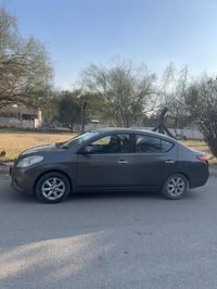 نيسان سني مكسيكي موديل ٢٠١٤ كير عادي ونظام بصمة والجام كهرباء محركها ١...