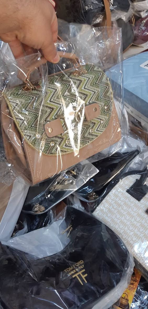جنطه متن السعر ٥ آلاف 
محل شالات و حجابات الملكه 
الموقع قرب مجمع طيبه مقابيل الحديقه قرب شارع الصيني


**إذا كنت صاحب هذا الإعلان وتريد حذفه لأي سبب، رجاءا أرسل رسالة إلى الدعم الفني**