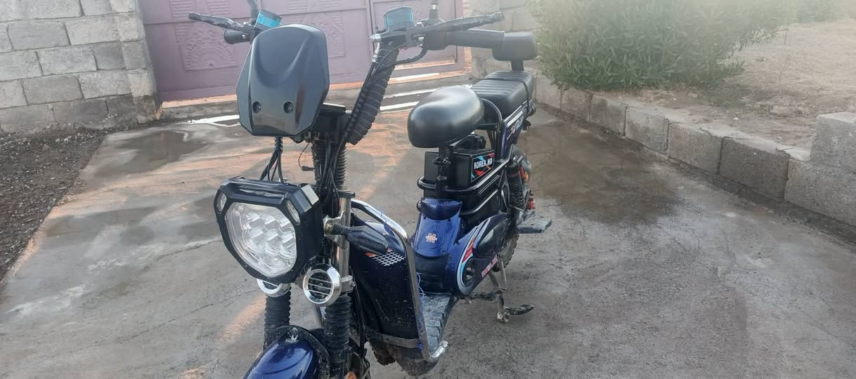 دراجة شحن للبيع حجم 16الجبلي فول كلشي مابي كهربائيات كلهة شغالة مستعمل 3اشهر ماطور نضيف حيل السعر 420وبي مجال مكاني الموصل للتواصل هاذة الرقم ***********
