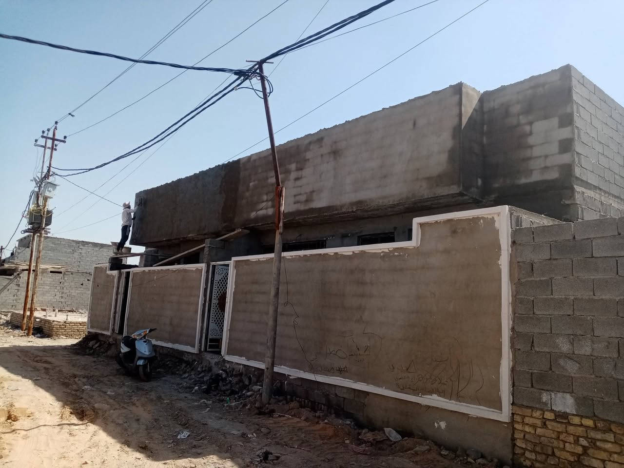 عملي متفرغ حالين
لبخ جراره +سقل+نثر+تشميع خارجي+تشميع داخلي 
***********
 بغداد المدينه
