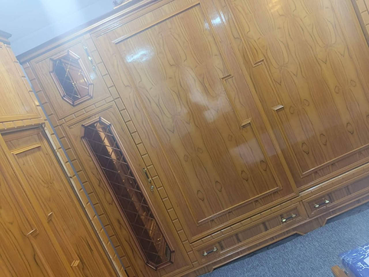 غرفه أخشاب حطاطه مصريه بعدهي جديده صار شهل من سويتها شرط ممحطوط بيها اي شي بعدهي ب جيس الله شاهد عساس ازوج وصارت عندي ضروف وطريت أبيعها الله شاهد سويتها 3 ملايين و 500
وبعدهي جديده ب باكيت  كامل ملحقاتها
 السعر 3 ملايين وبيها مجال 

اتصلو ع صاحبها اني مكلف ب نشر 

***********
