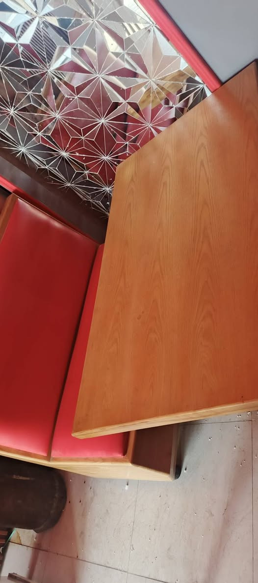 جلسات عدد 3 و طبلة 2 و كرسي عدد 2 جدد صار شهر ***********
