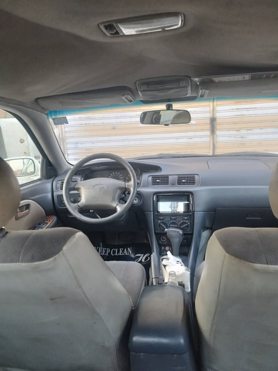 السلام عليكم كامري موديل 2001 رقم بغداد انكليزي محرك 6 تتفئه تبريد كشنات كهرباء وارد  منضومه غاز شاديلها يعني غاز بانزين مصبوغه عام*********** السعر 64
