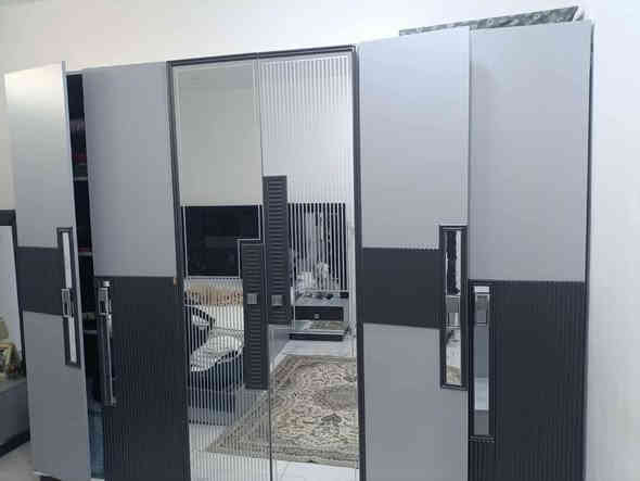 ئەم تاقمە بۆ فرۆشتن  شتێکی زۆر جوان و ڕاقیە شوێن قەڵادزئ بۆ کڕین پەیوەندی بکەن ،***********
