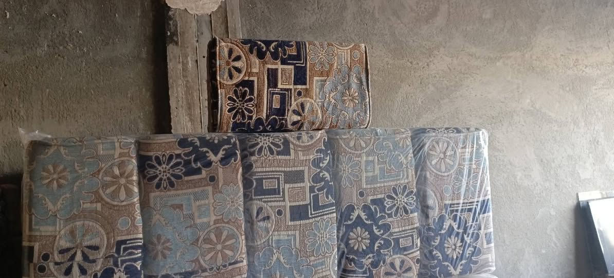 تكيات عدد ١٥ فقط للبيع بعدهن بالنايلون شرط اسفنج حبيبات لون حبري مميز يفرشن ٤في١٤ مكاني الشطرة خدمة توصيل  بعد الاتفاقق
***********
