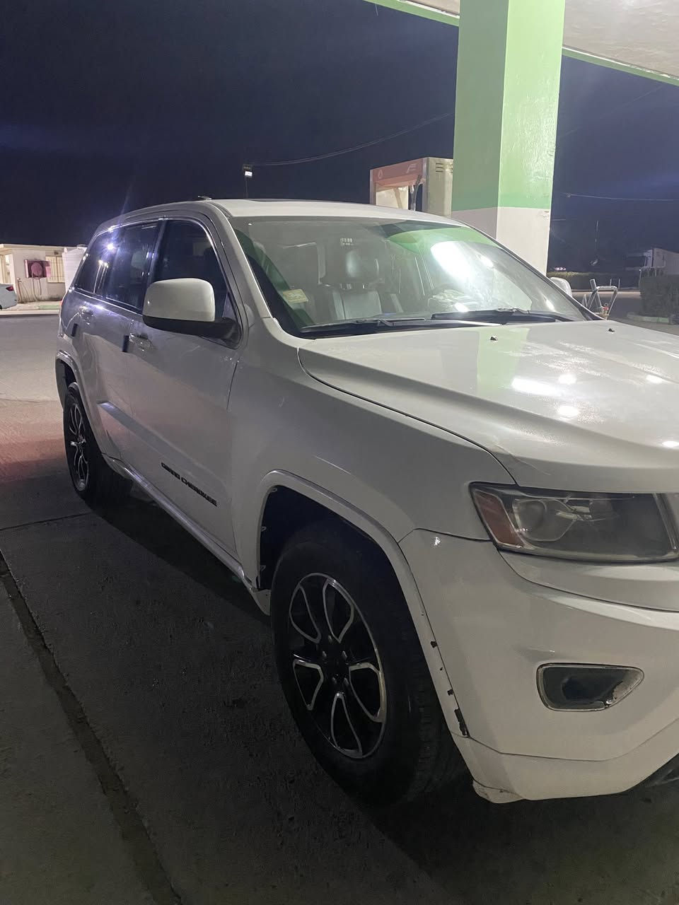 سلام عليكم جيب خليجي موديل 2014 فول مواصفات 6 سلندر رقم بغداد بدون حادث صبغ جاملغين وبنيد فقط بدون حادث ولا اي دواخل للاستفسار ***********
