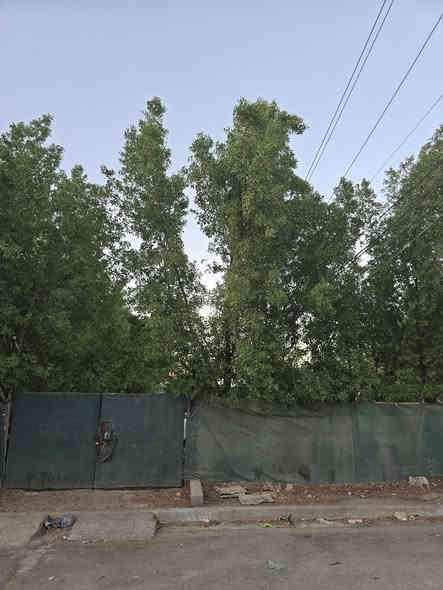 السلام عليكم 
دار للبيع مساحه ١٢٥ متر مع الكراج ١٨٠ متر ركن بناء حديث درجه اولى خريطه مربعه مكون من ٣ طوابق طابو ملك صرف أمامه تشجير مسيجه مساحتها ٥٠٠ متر الموقع منطقه حي السلام محله ٧٥٥ قرب مركز شرطه الخنساء خلف المستشفى الجديد
السعر ٣٣٠ وقابل للتفاوض للاستفسار (***********)
