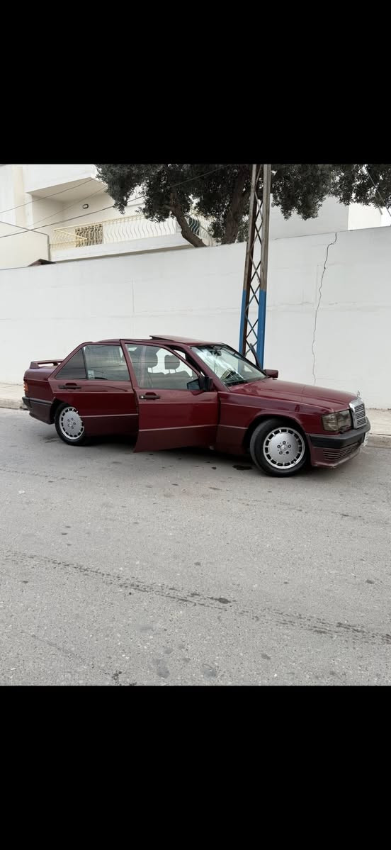 السلام عليكم 

للبيع مارسدس 190
موديل 89 محدثه 91
دعاميات M
سلايت 
داخل جلد 
محرك 4 سلندر كابريته 
كاربون بانزين بيها 
شرط التحويل 
صبغ جماليه بدون ضرر 
السياره حيل جديده 
الموقع موصل حي الطيران 

السعر 55 وبيها مجال للطيبين 
غير متواجد عل خاص فقط عل رقم *********** 
***********
