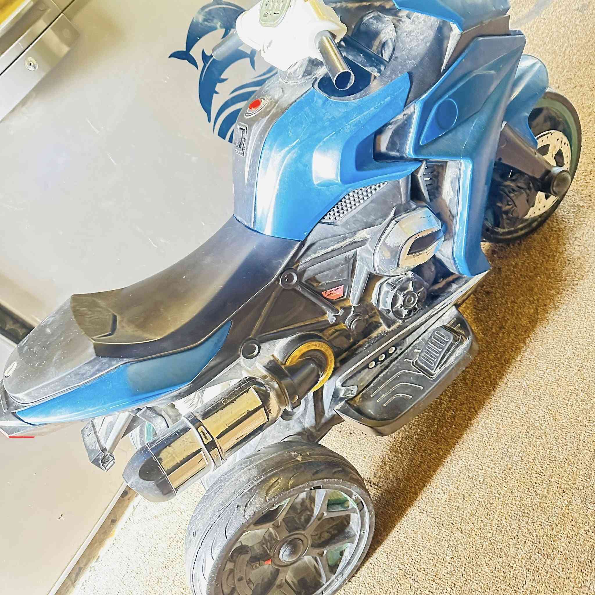 دراجه شحن نضيفه تحتاج بطاريه 50 لتواصل واتساب ***********
