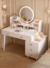 ميز مرايه نوعيه جدا ممتازه وانيق وجميل