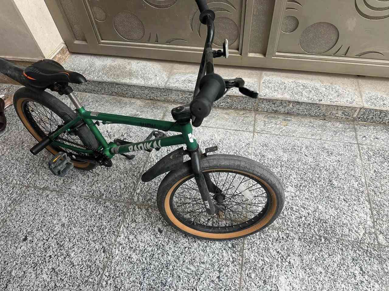 سلام عليكم
باسكل اخذته جديد 165 الف 
بعده جديد مابي اي خلل اريده 75 الف 
مكاني بغداد حي العدل ***********
