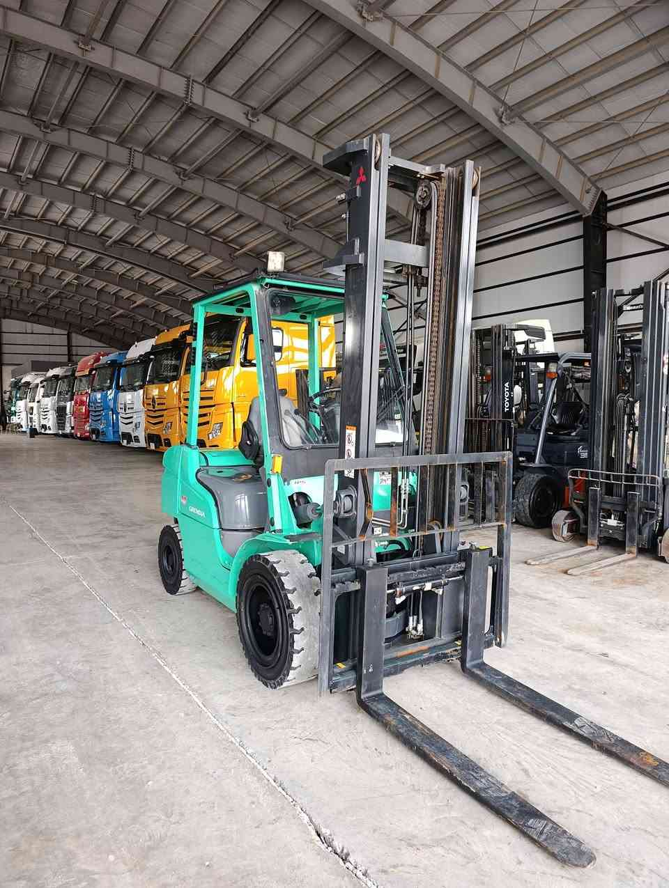 بيش الرافيعات الشوكية 
عالم الرافعات في العراق میسبوشي 2016
 حجم  3 طن مستخدم أوربا فقط دخول جديد      جب عالي 2  قطع ارتفاع الجب  4  مترات   
 3 حركات  محرك s4s  ديزل  آوراق منفيس مؤقت مشتغله قليل شوكيه مكفول كفاله عامە   
للاستفسار   عن السعر اتصل على الأرقام  ***********  ابو ڤاران
 او مراسله واتساب  يوجد توصيل 🚚 الى جميع المحافظات @جميع
